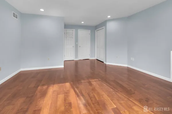 $395,000 | 17 D Loeser Avenue, Somerville, NJ 08876