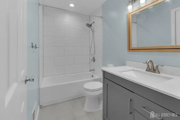 $395,000 | 17 D Loeser Avenue, Somerville, NJ 08876