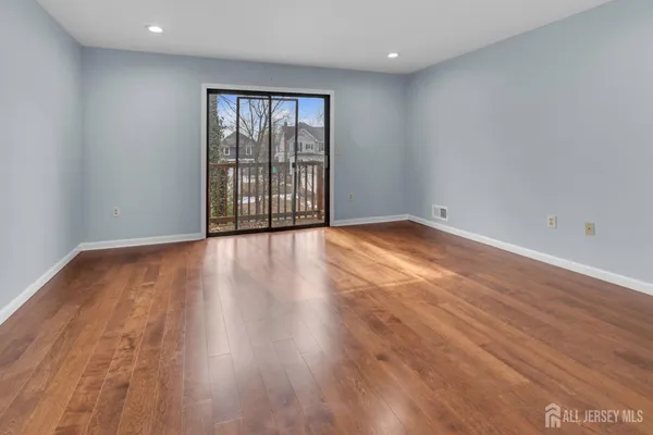 $395,000 | 17 D Loeser Avenue, Somerville, NJ 08876