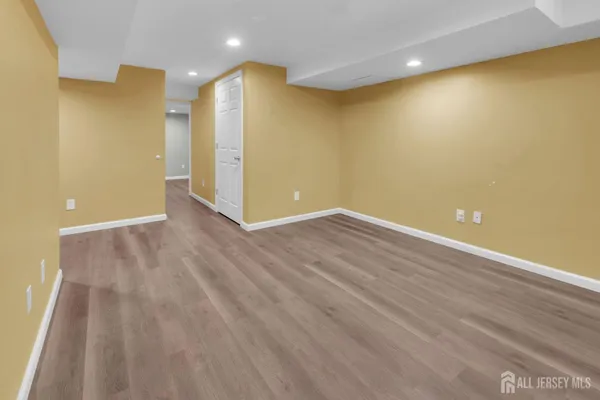 $395,000 | 17 D Loeser Avenue, Somerville, NJ 08876