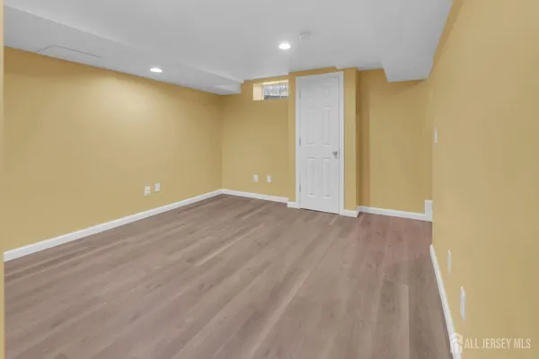$395,000 | 17 D Loeser Avenue, Somerville, NJ 08876