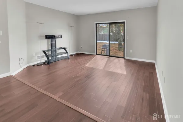 $395,000 | 17 D Loeser Avenue, Somerville, NJ 08876