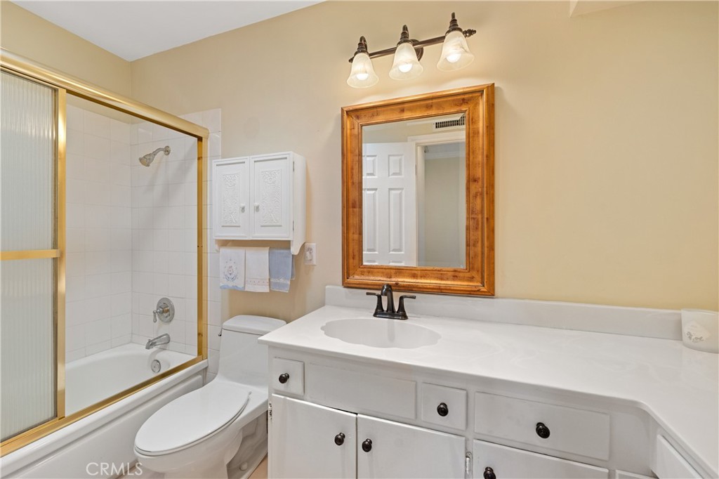 3008 Cisco Court Simi Valley, CA 93063 - Photo 22 of 34 Full bath with shower/tub combo & a good-size vanity!