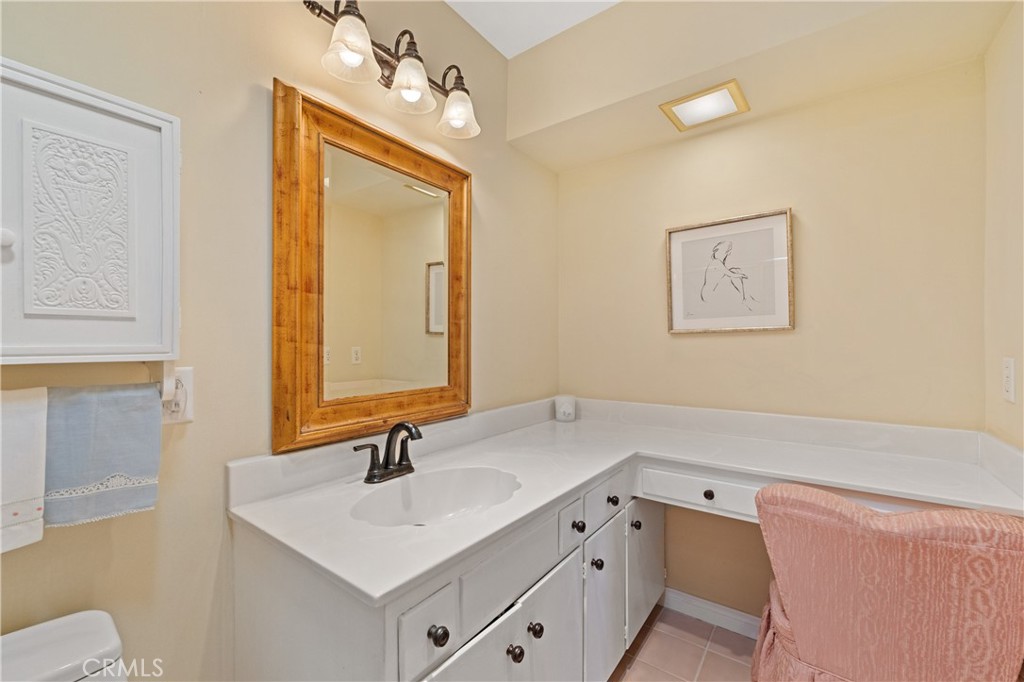 3008 Cisco Court Simi Valley, CA 93063 - Photo 23 of 34 Full bath with extra vanity area
