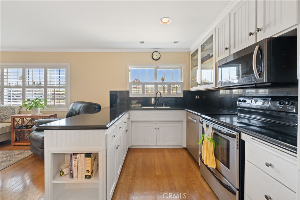 3008 Cisco Court Simi Valley, CA 93063 - Photo 5 of 34 Kitchen with views of the mountains