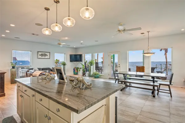$849,000 | 1617 Dick Bay Street, Dickinson, TX 77539