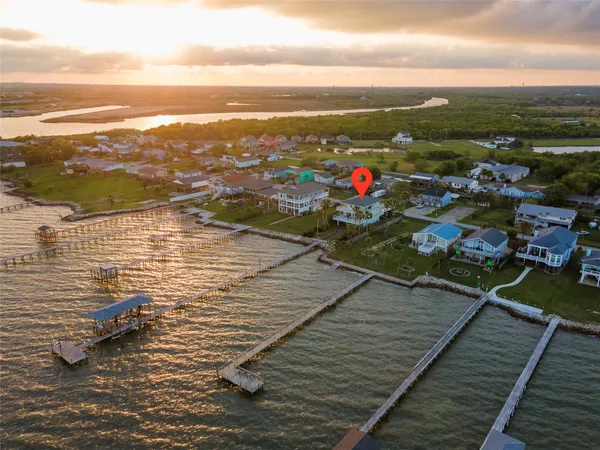 $849,000 | 1617 Dick Bay Street, Dickinson, TX 77539