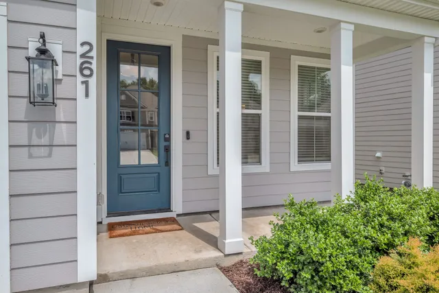 view of front door and porch