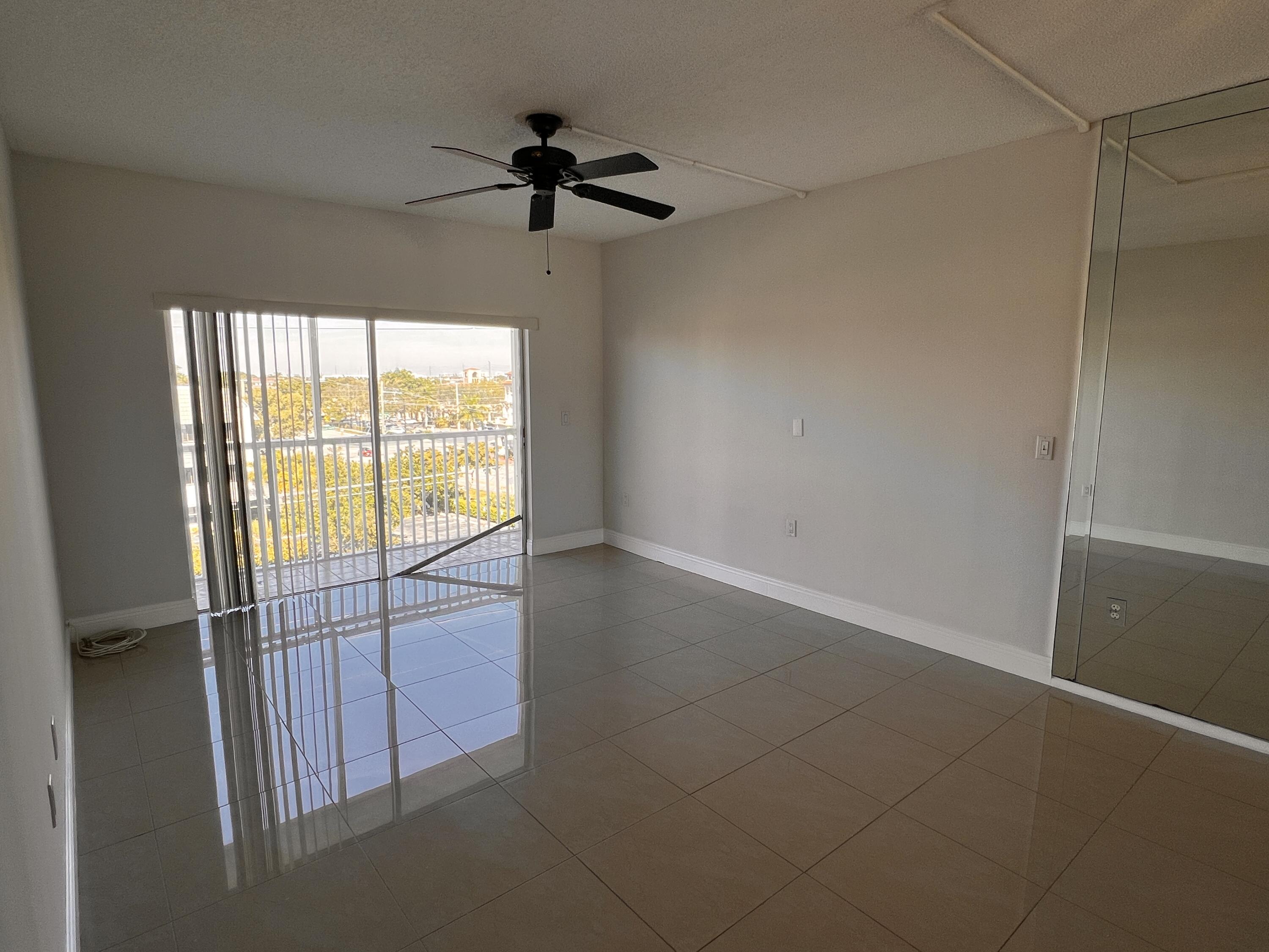 55 Southwest 2nd Avenue, Unit 509 Boca Raton, FL 33432 - Photo 6 of 20 a view of an empty room with a window