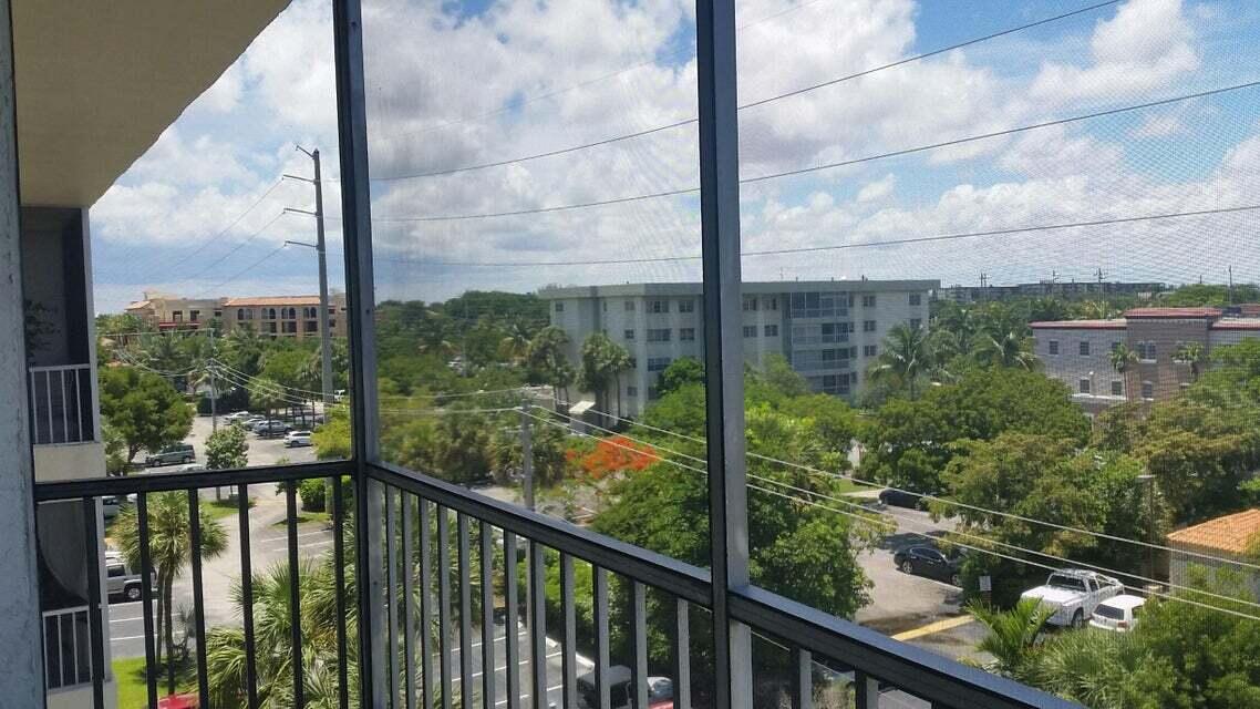 55 Southwest 2nd Avenue, Unit 509 Boca Raton, FL 33432 - Photo 8 of 20 a view of a city from a balcony