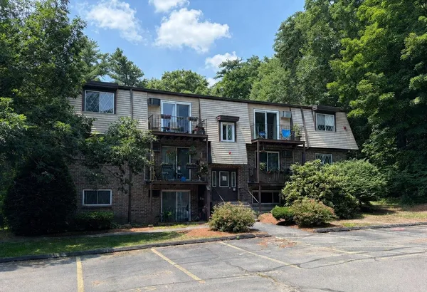 $225,000 | 13 Silvestri Circle, Unit 7, Derry, NH 03038