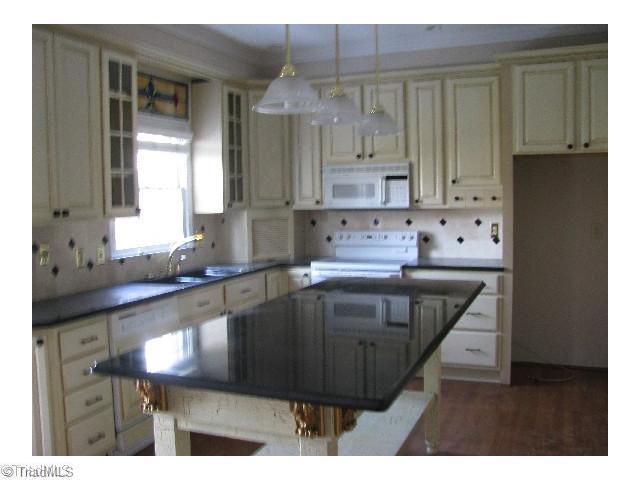 554 Lindley Road Greensboro, NC 27410 - Photo 2 of 8 Kitchen.