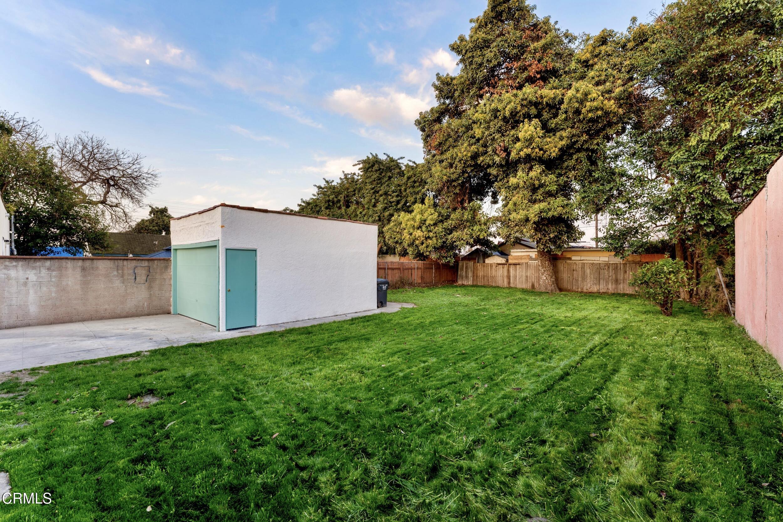 807 North Chester Avenue Compton, CA 90221 - Photo 19 of 20 Yard