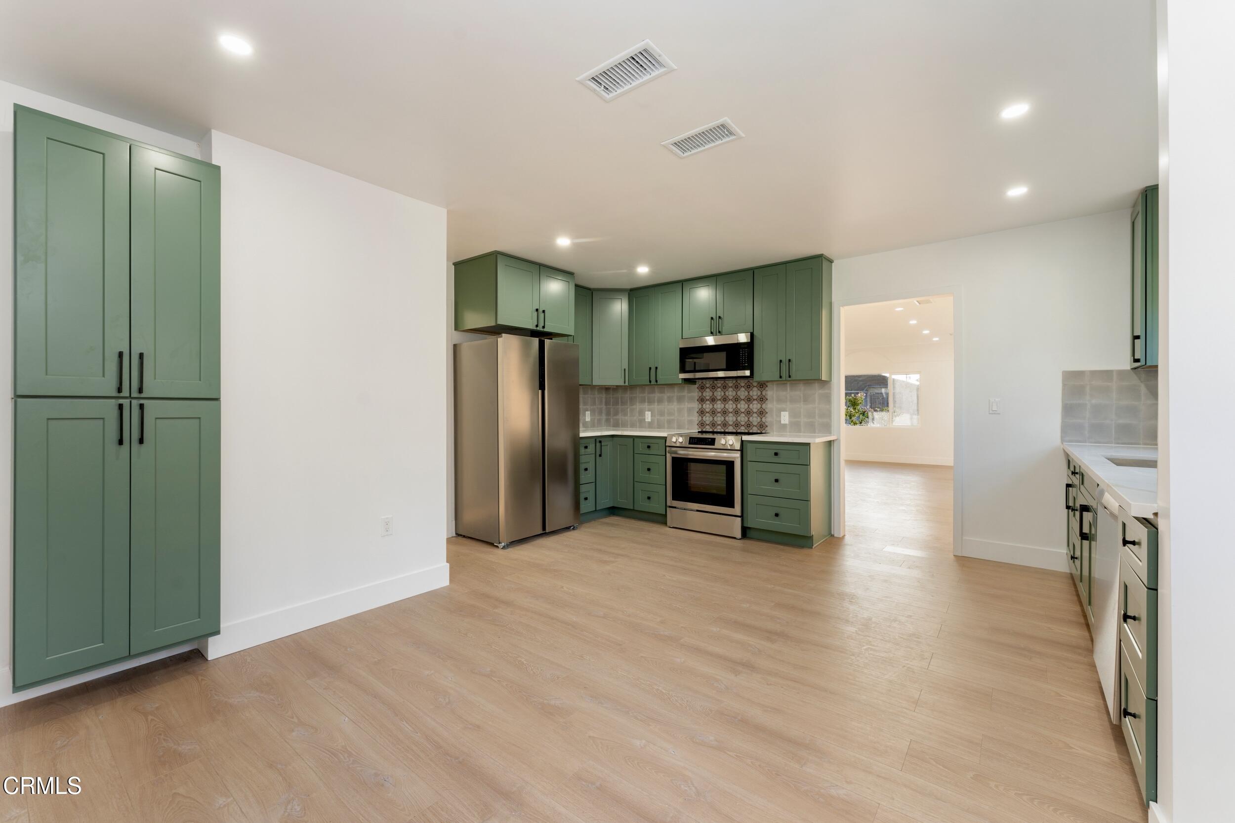 807 North Chester Avenue Compton, CA 90221 - Photo 7 of 20 chesterkitchen2