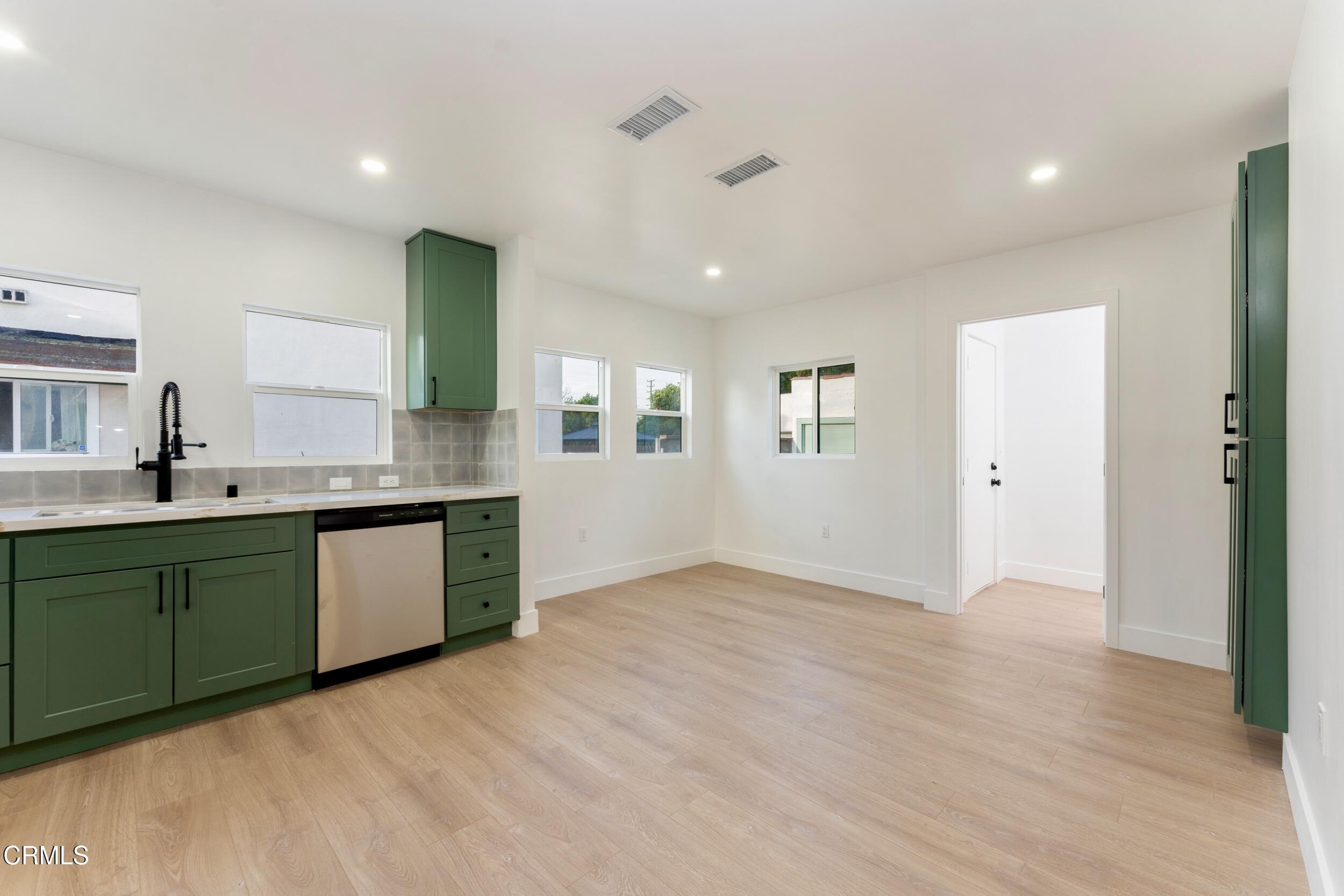 807 North Chester Avenue Compton, CA 90221 - Photo 9 of 20 chestereatinarea