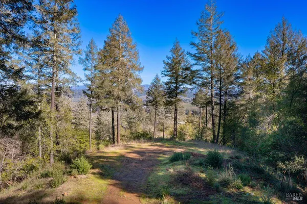 $1,990,000 | 3210 West Dry Creek Road, Healdsburg, CA 95448