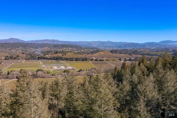 $1,990,000 | 3210 West Dry Creek Road, Healdsburg, CA 95448
