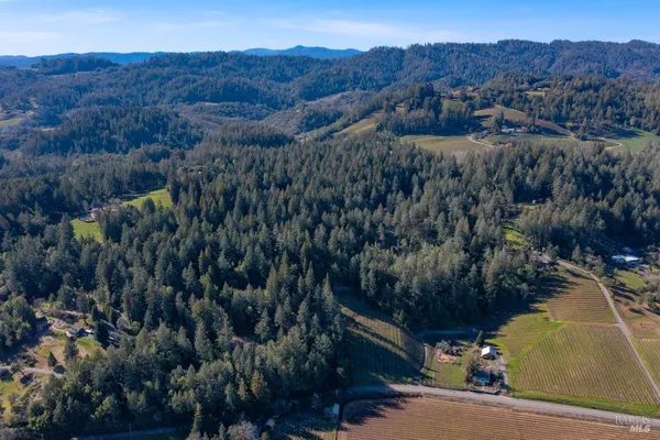$1,990,000 | 3210 West Dry Creek Road, Healdsburg, CA 95448