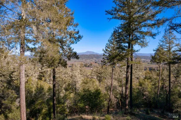 $1,990,000 | 3210 West Dry Creek Road, Healdsburg, CA 95448