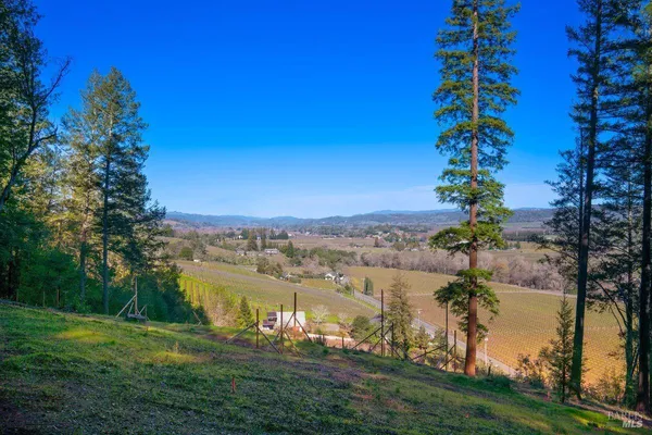 $1,990,000 | 3210 West Dry Creek Road, Healdsburg, CA 95448