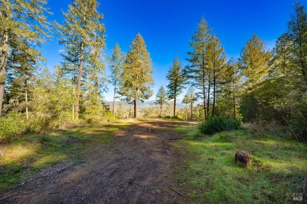 $1,990,000 | 3210 West Dry Creek Road, Healdsburg, CA 95448