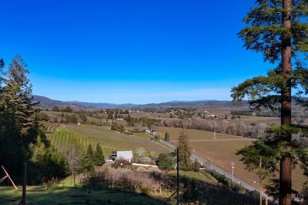 $1,990,000 | 3210 West Dry Creek Road, Healdsburg, CA 95448