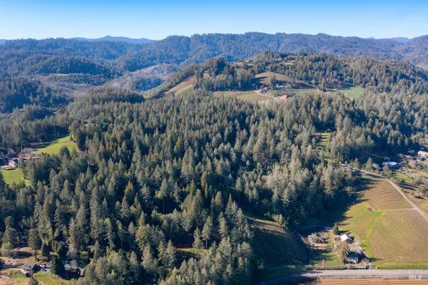 $1,990,000 | 3210 West Dry Creek Road, Healdsburg, CA 95448