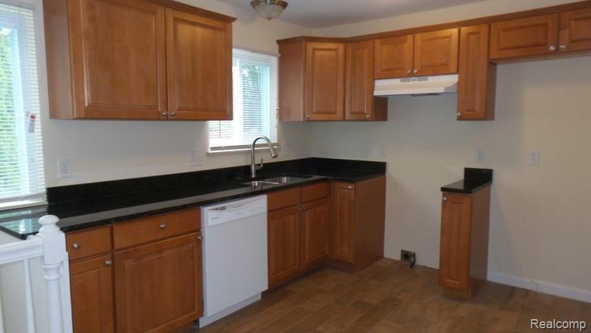 2821 Harvey Street Rochester, MI 48309 - Photo 3 of 30 20160715_123625_resized.jpg