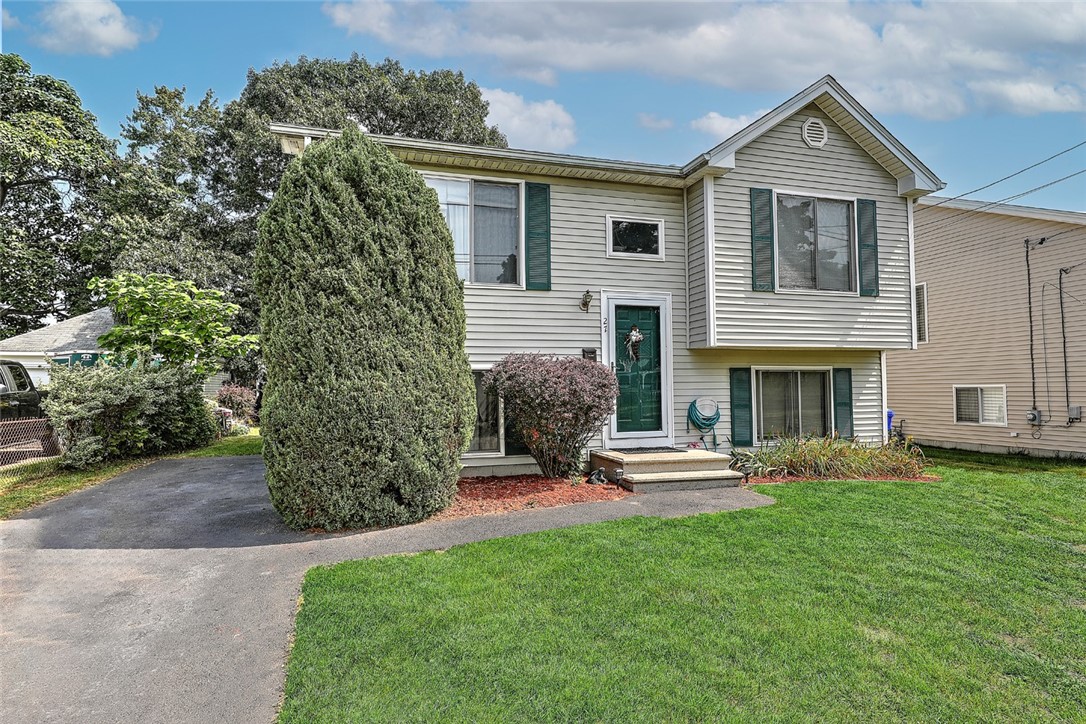 27 Draper Street Pawtucket, RI 02861 - Photo 2 of 36