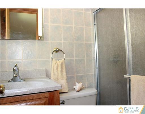 16 Holly Road Iselin, NJ 08830 - Photo 11 of 21 Gallery Image 11