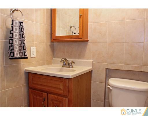 16 Holly Road Iselin, NJ 08830 - Photo 13 of 21 Gallery Image 13