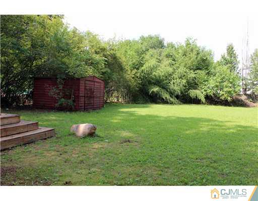16 Holly Road Iselin, NJ 08830 - Photo 18 of 21 Gallery Image 18