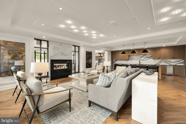 $1,299,900 | 6718 Lowell Avenue, Unit 507, McLean, VA 22101