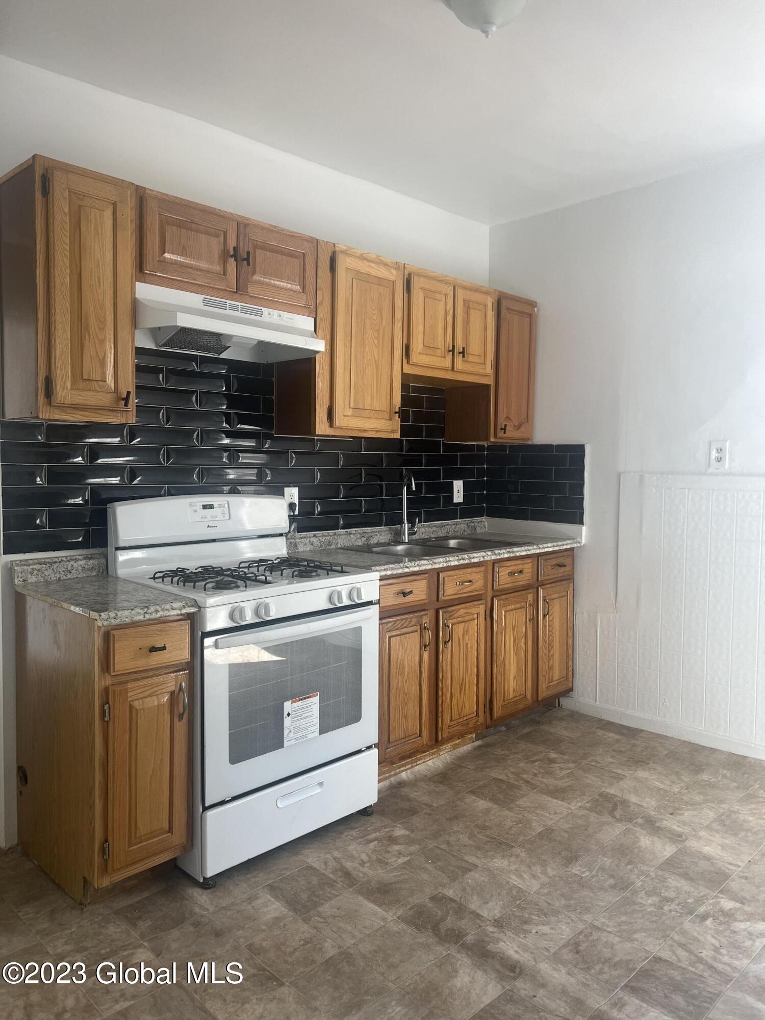 1501 Broadway Schenectady, NY 12306 - Photo 3 of 13 F2C37CA0-6A62-48F4-87E9-C4C817CC150B