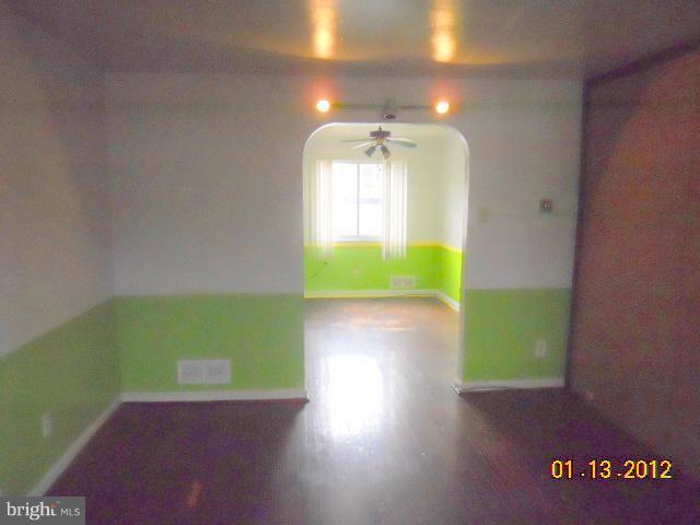 1006 Wedgewood Road Baltimore, MD 21229 - Photo 12 of 19 Living Room