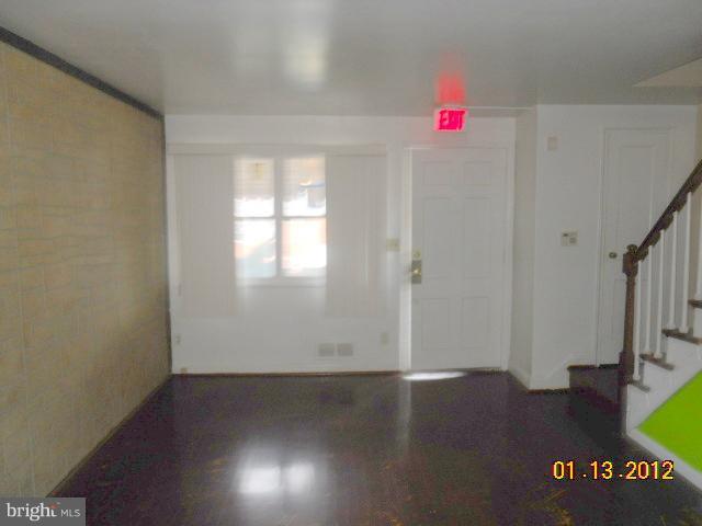 1006 Wedgewood Road Baltimore, MD 21229 - Photo 7 of 19 Living Room