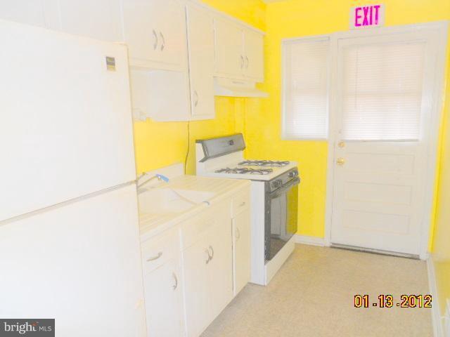 1006 Wedgewood Road Baltimore, MD 21229 - Photo 10 of 19 Kitchen
