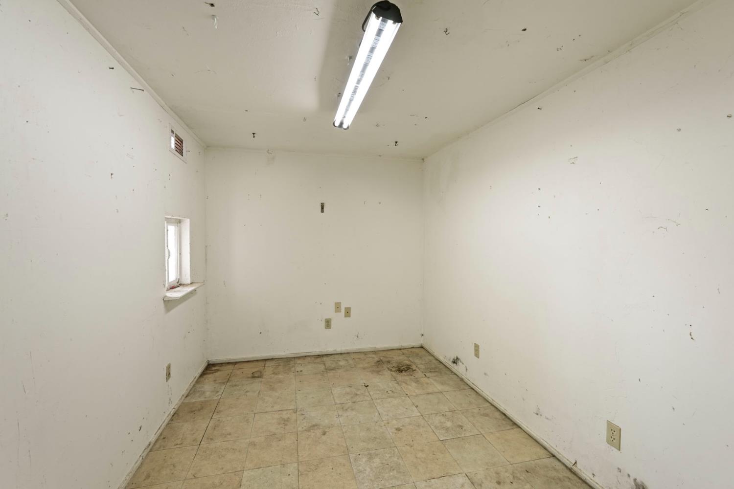 12375 Kirkwood Road Herald, CA 95638 - Photo 62 of 72 Room/office inside the Quonset hut!