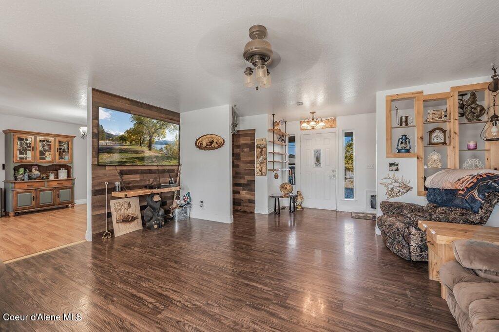 851 A Street Plummer, ID 83851 - Photo 7 of 31 Living Room
