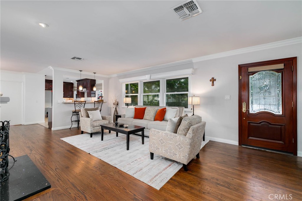 307 West 11th Street Azusa, CA 91702 - Photo 5 of 35