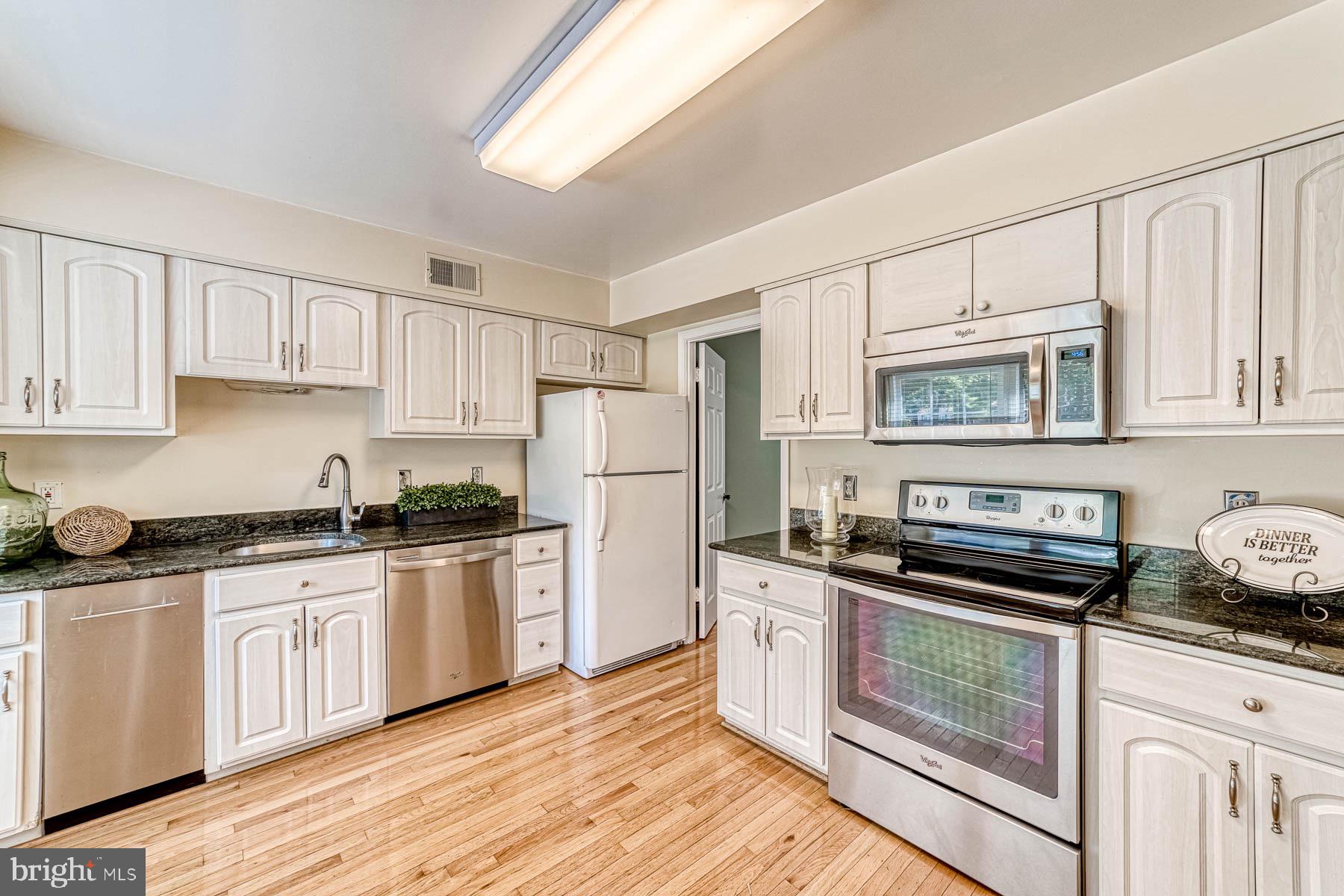 6657 Summer Grape Court Springfield, VA 22152 - Photo 7 of 40 Spacious, Updated, Sun Filled Kitchen