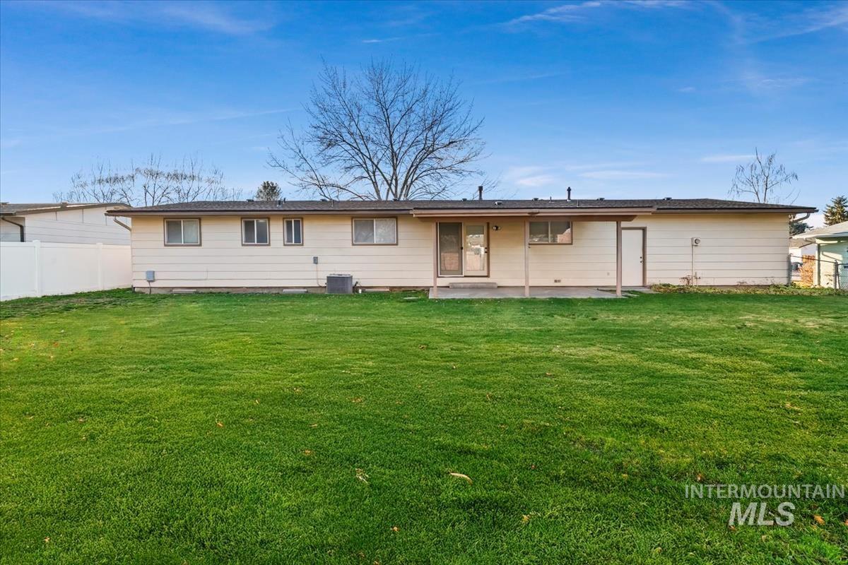 3850 Rugby Drive Boise, ID 83704 - Photo 43 of 44 Rear view of property with a patio area