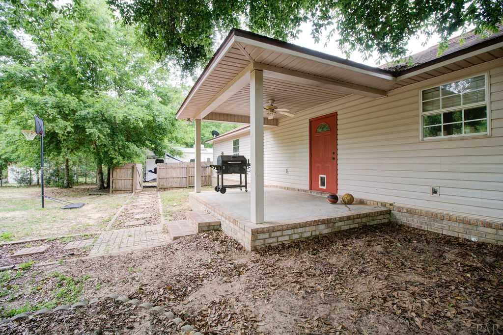 3946 Reinhardt Village Road Milton, FL 32583 - Photo 10 of 40 Gallery Image 10