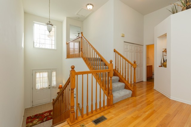 680 Countryfield Lane Elgin, IL 60120 - Photo 2 of 21