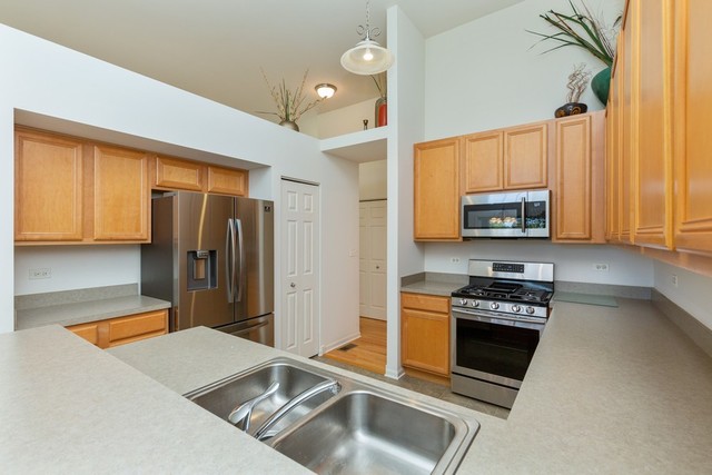 680 Countryfield Lane Elgin, IL 60120 - Photo 5 of 21