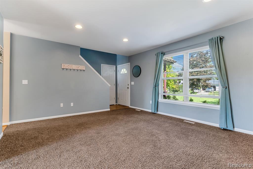 8246 Kimble Drive Pinckney, MI 48169 - Photo 6 of 45