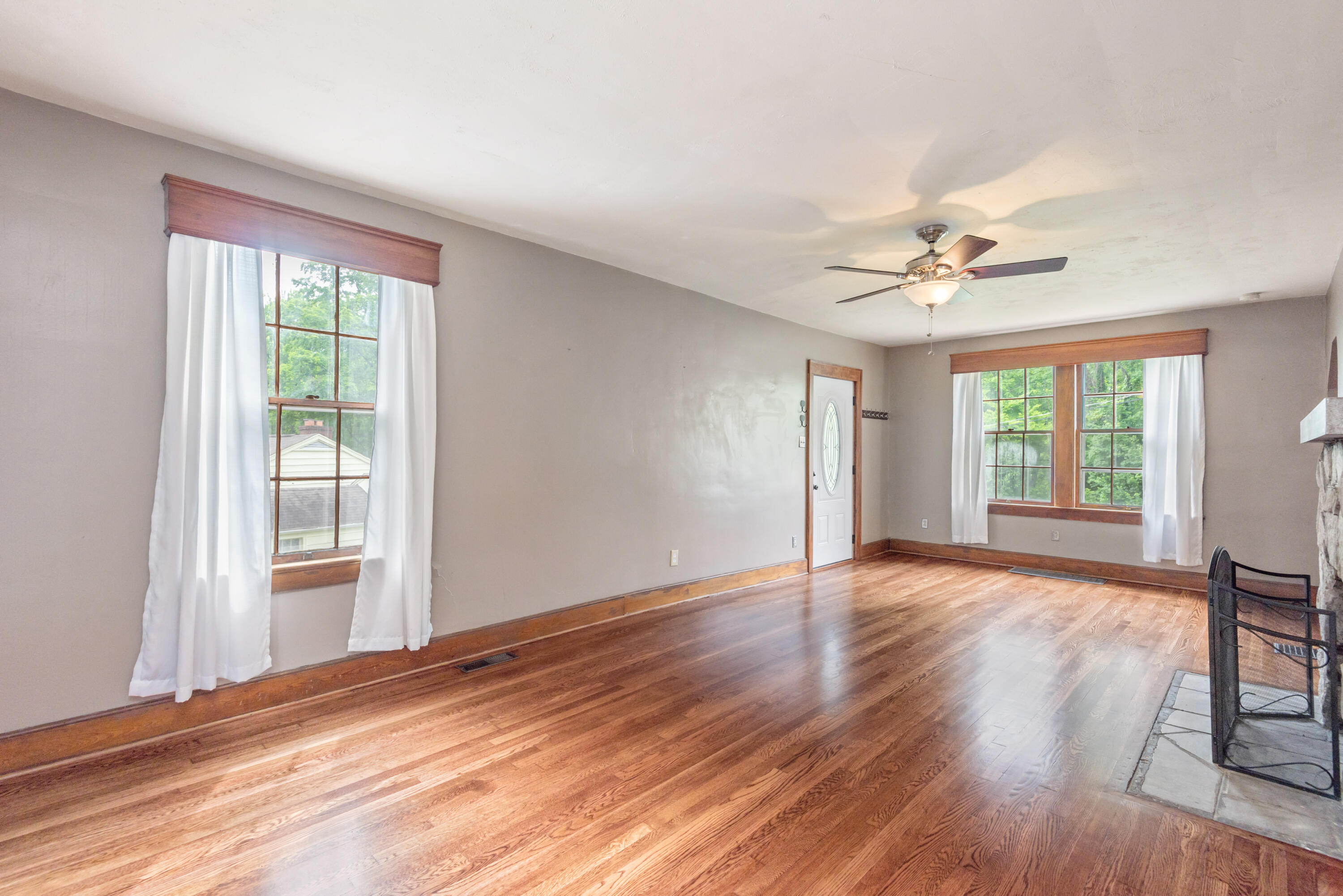 112 Busbee Road Knoxville, TN 37920 - Photo 14 of 32 122 Busbee Road-11