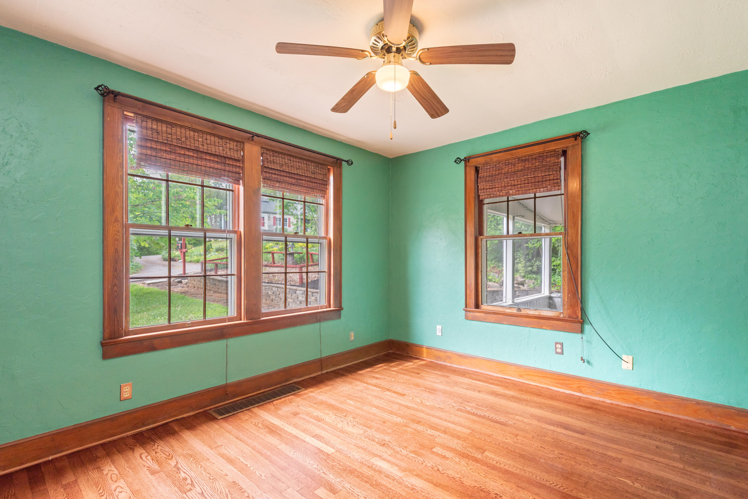 112 Busbee Road Knoxville, TN 37920 - Photo 17 of 32 122 Busbee Road-12