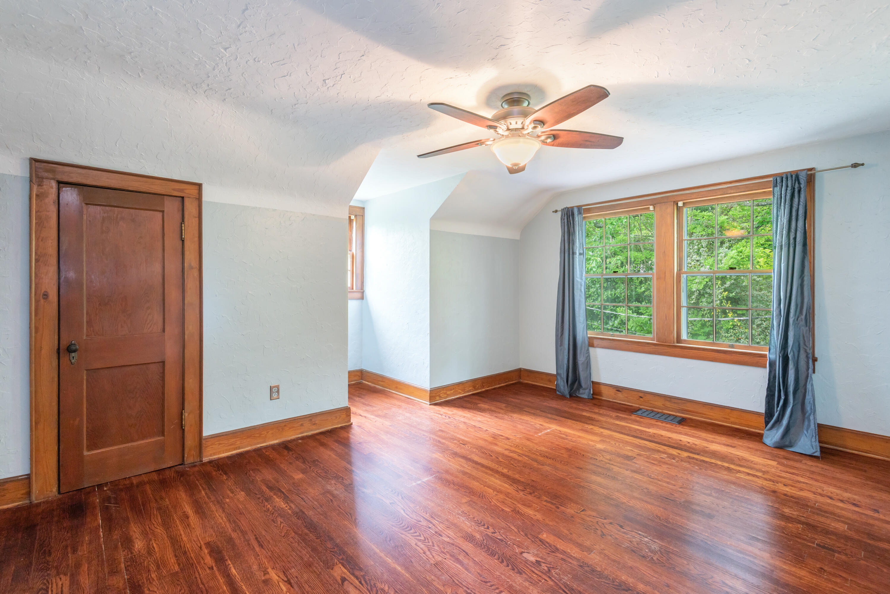 112 Busbee Road Knoxville, TN 37920 - Photo 28 of 32 122 Busbee Road-23