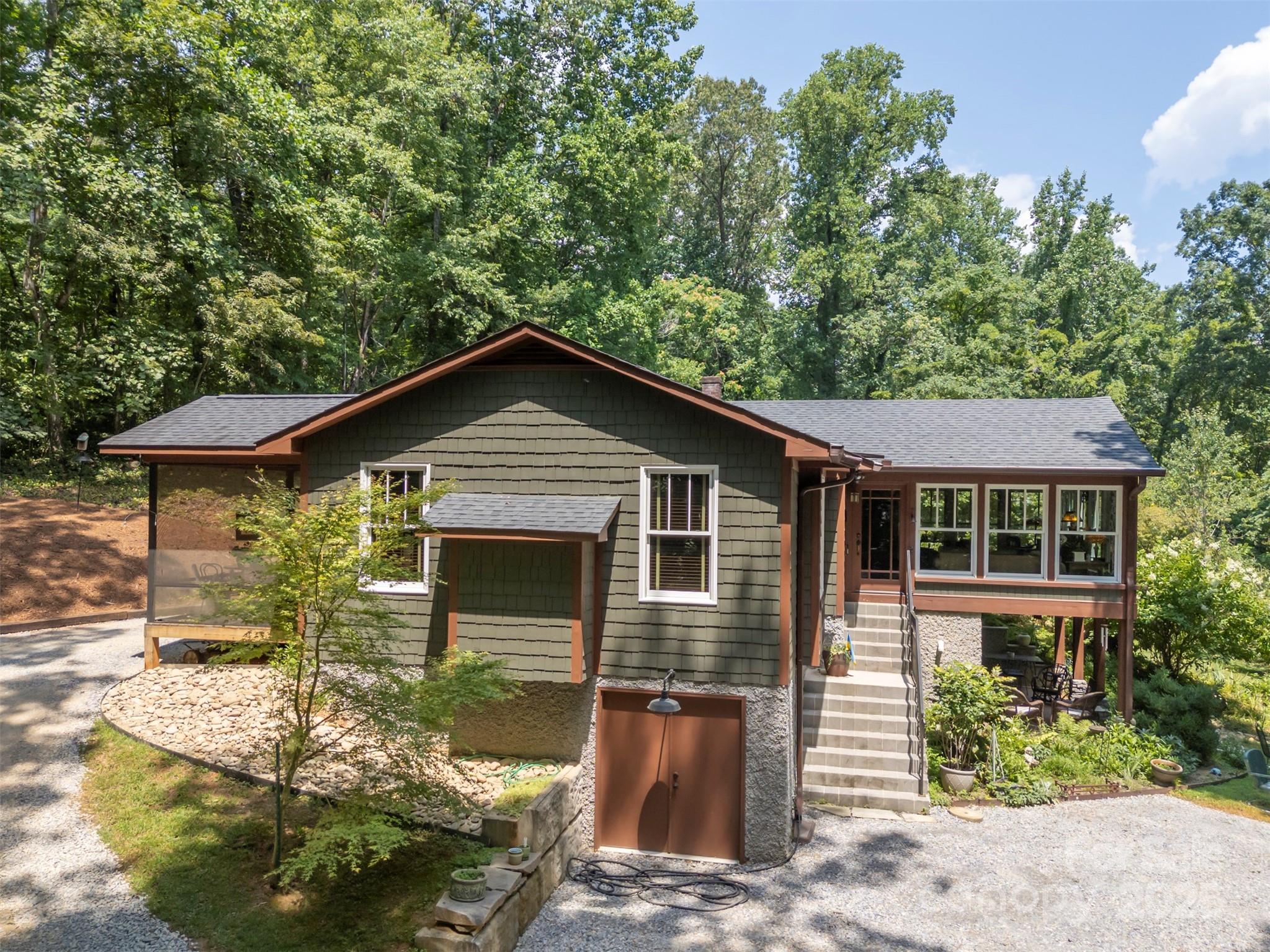 85 Red Bird Road Tryon, NC 28782 - Photo 3 of 40 Gallery Image 3